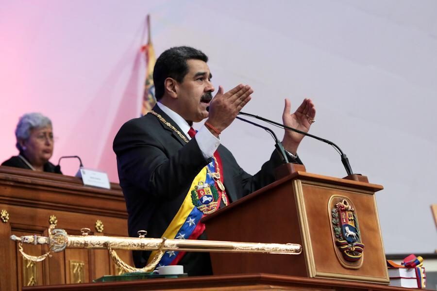 Venezuela’s-maduro:-airlines-must-use-petros-to-pay-for-fuel