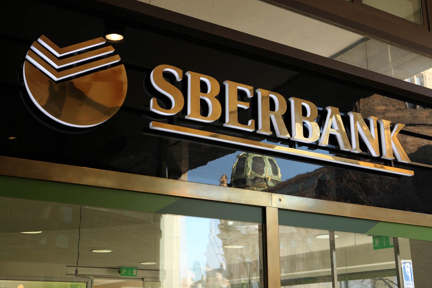 Russia’s-sberbank-launches-blockchain-on-hyperledger,-mulls-stablecoin-in-2021