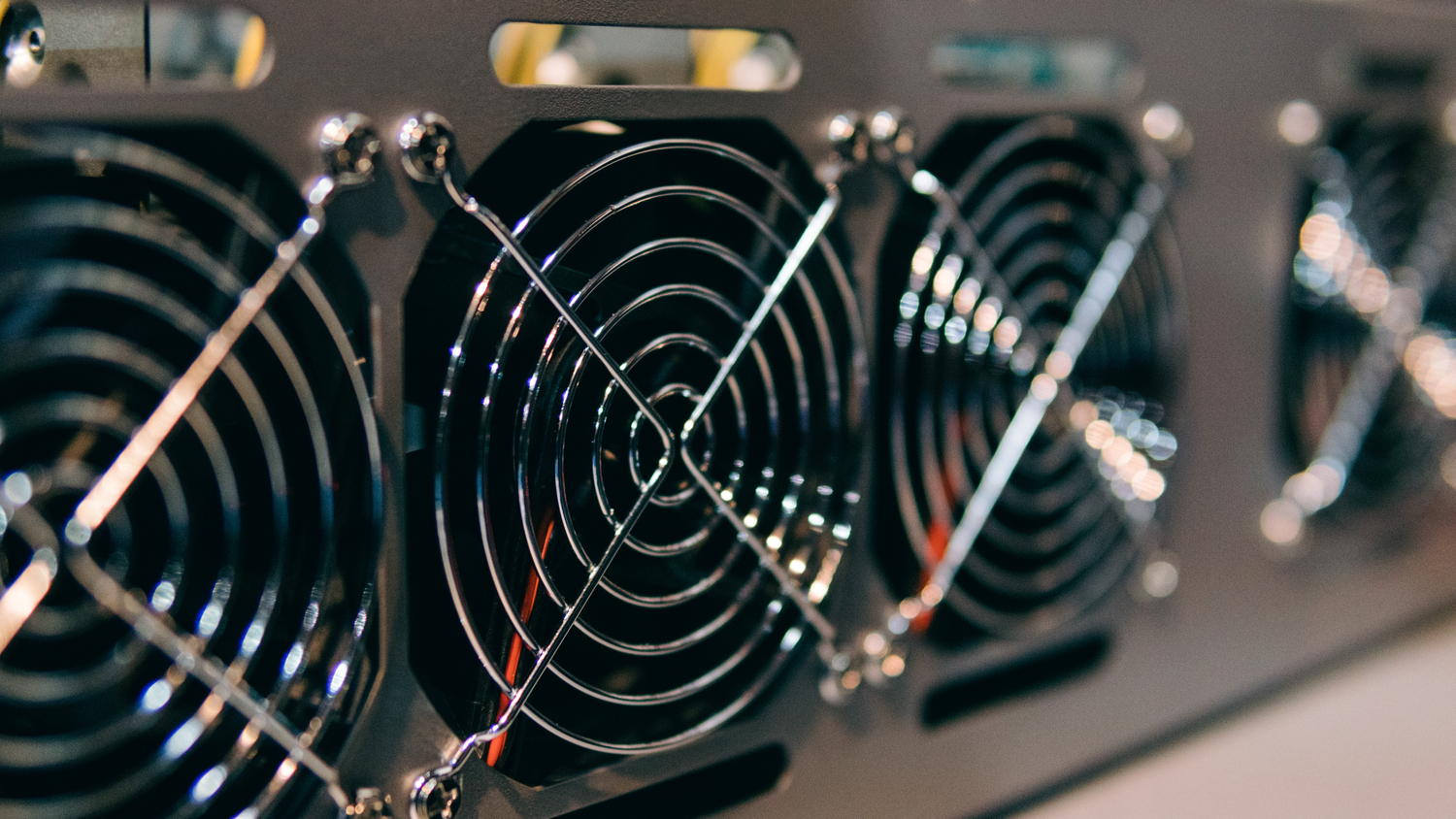 Marathon-brings-new-bitcoin-mining-rigs-online,-sees-itself-becoming-cash-flow-positive