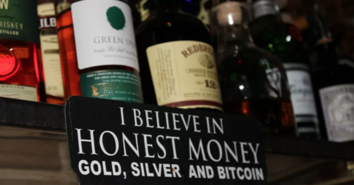 Closing-time-for-bitcoin’s-iconic-room-77-–-‘and-that’s-ok,’-says-owner