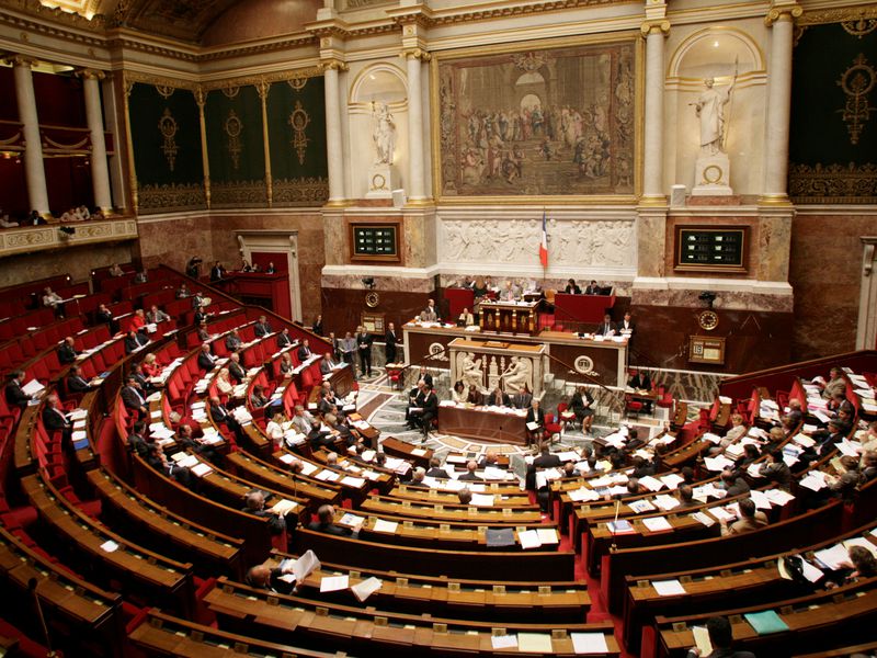 French-lawmakers-agree-to-effectively-ban-crypto-influencer-promotions