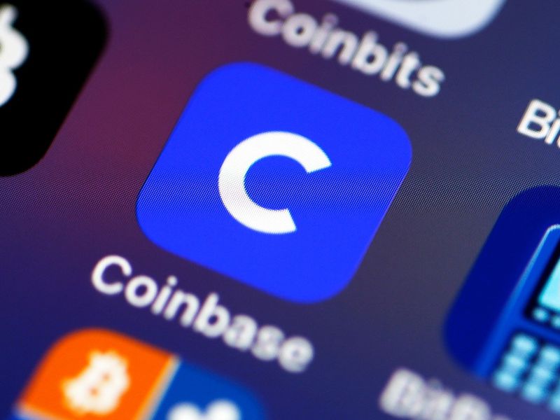 Coinbase-officially-launches-‘base’-blockchain,-in-milestone-for-a-public-company