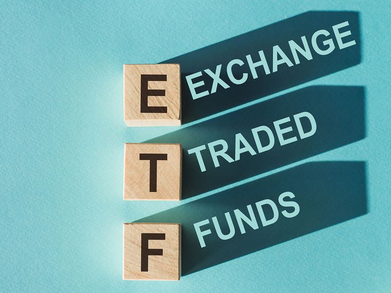 Spot-bitcoin-etf-approvals-could-add-$1-trillion-to-crypto-market-cap,-cryptoquant-says