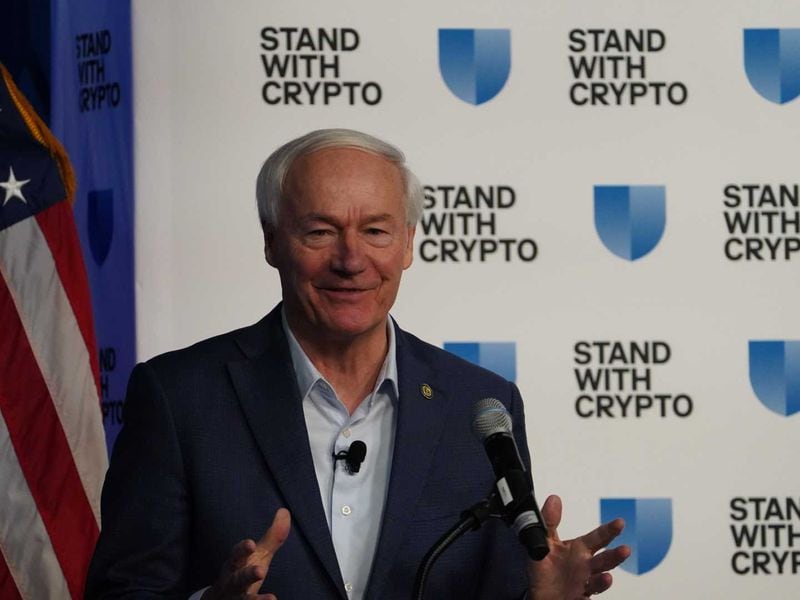 Us.-presidential-candidates-chat-about-crypto,-target-federal-regulators