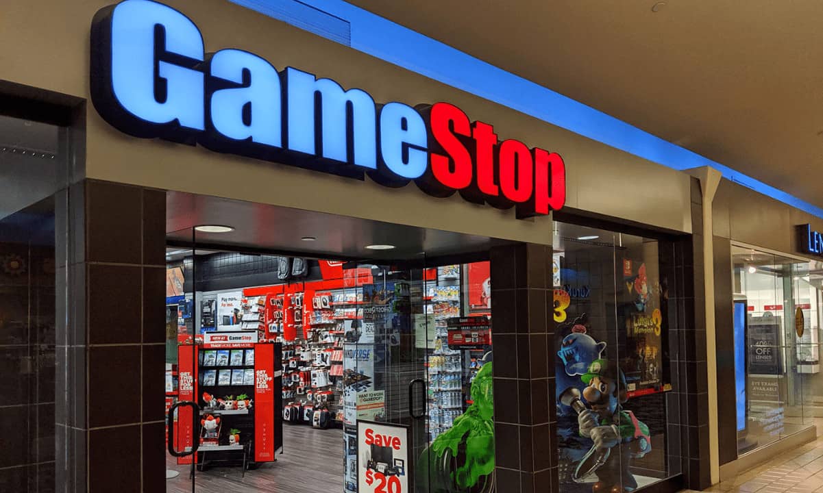 Gamestop-should-buy-bitcoin-says-scaramucci,-roaringkitty-streams-for-the-first-time-in-years