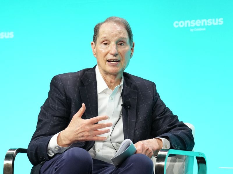 Ron-wyden-on-fisa-reform-and-crypto