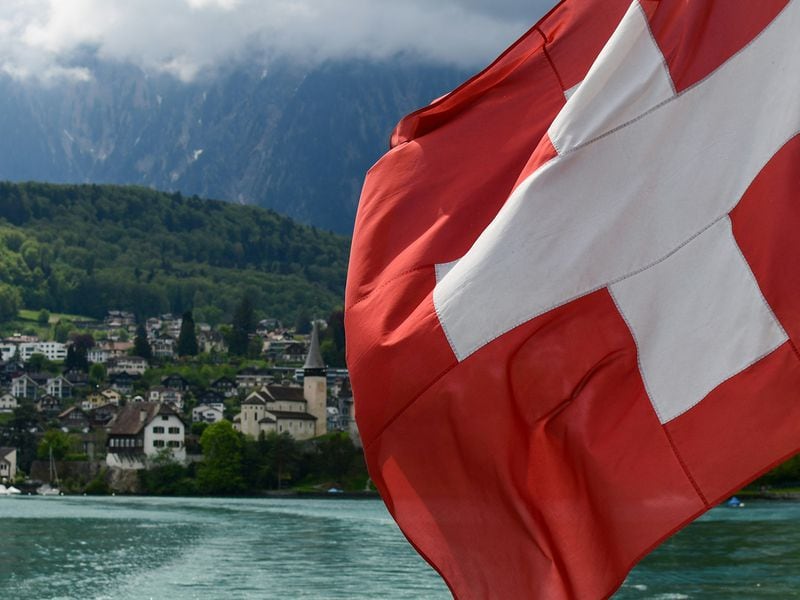 Stablecoin-default-guarantees-pose-risks-to-the-issuing-banks,-swiss-regulator-says