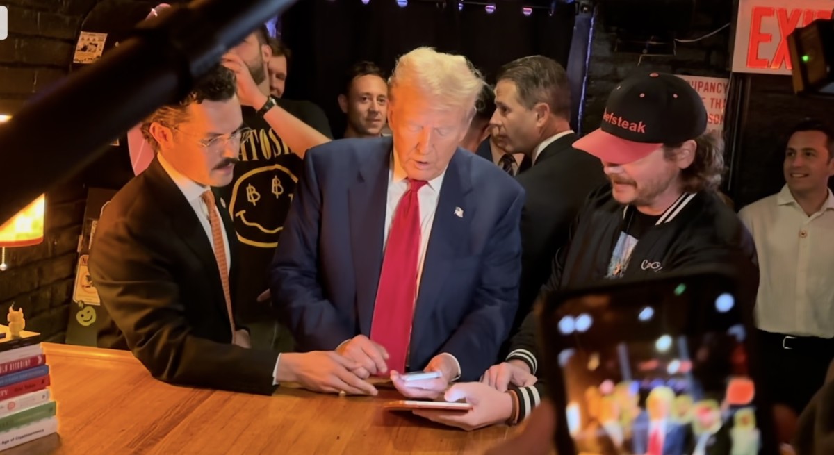 Donald-trump-makes-historic-bitcoin-payment-at-pubkey