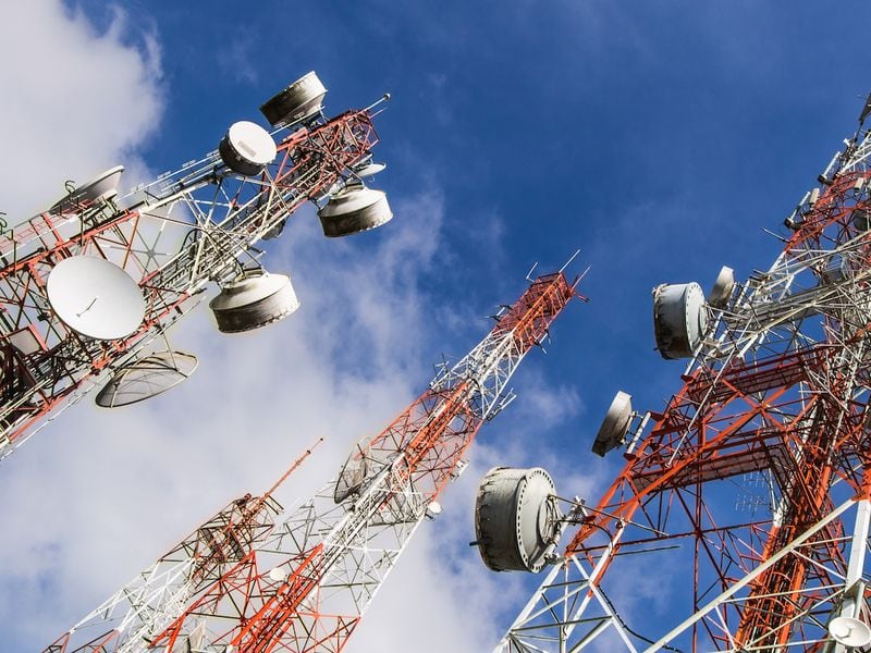 Unreliability,-high-prices,-and-security-breaches:-can-depin-fix-telecom?